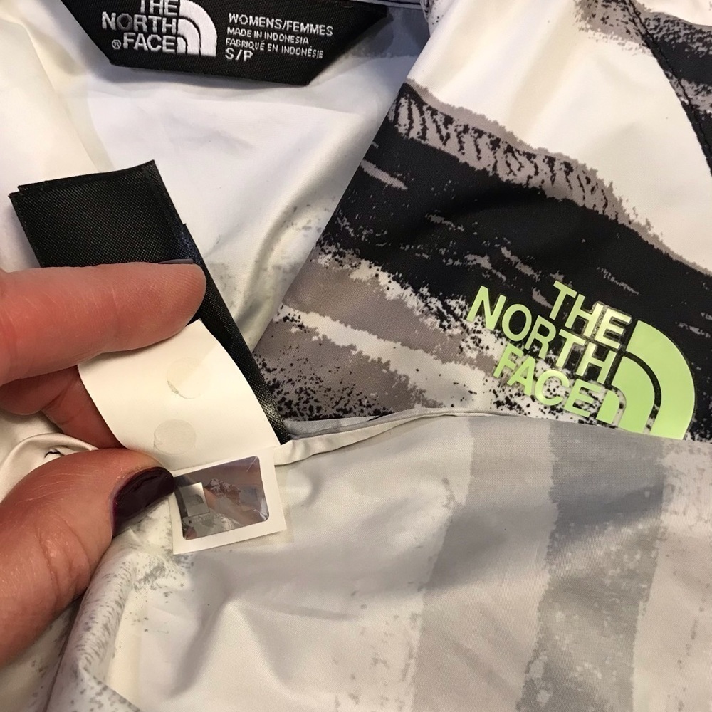 Pre-loved North Face full zip Flyweight hooded wind breaker - Picture 4 of 4